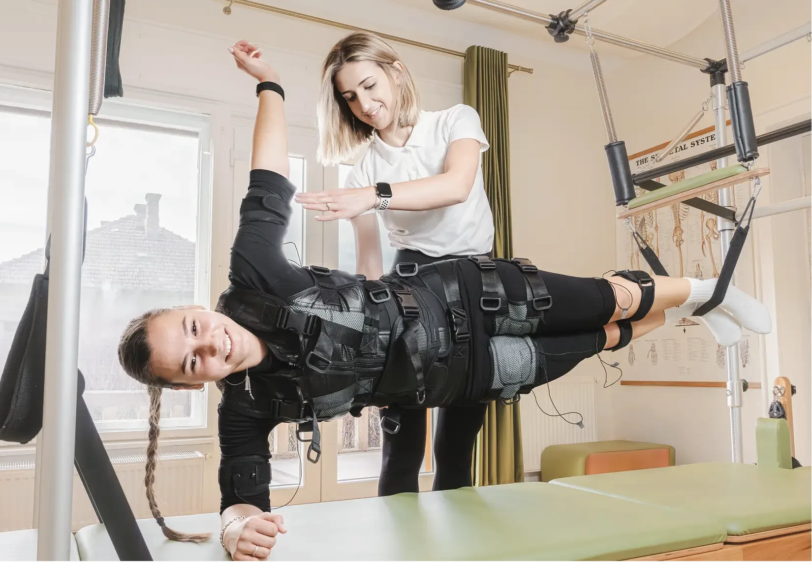 Antrenament VIP combinând Pilates Reformer cu electrostimulare EMS
